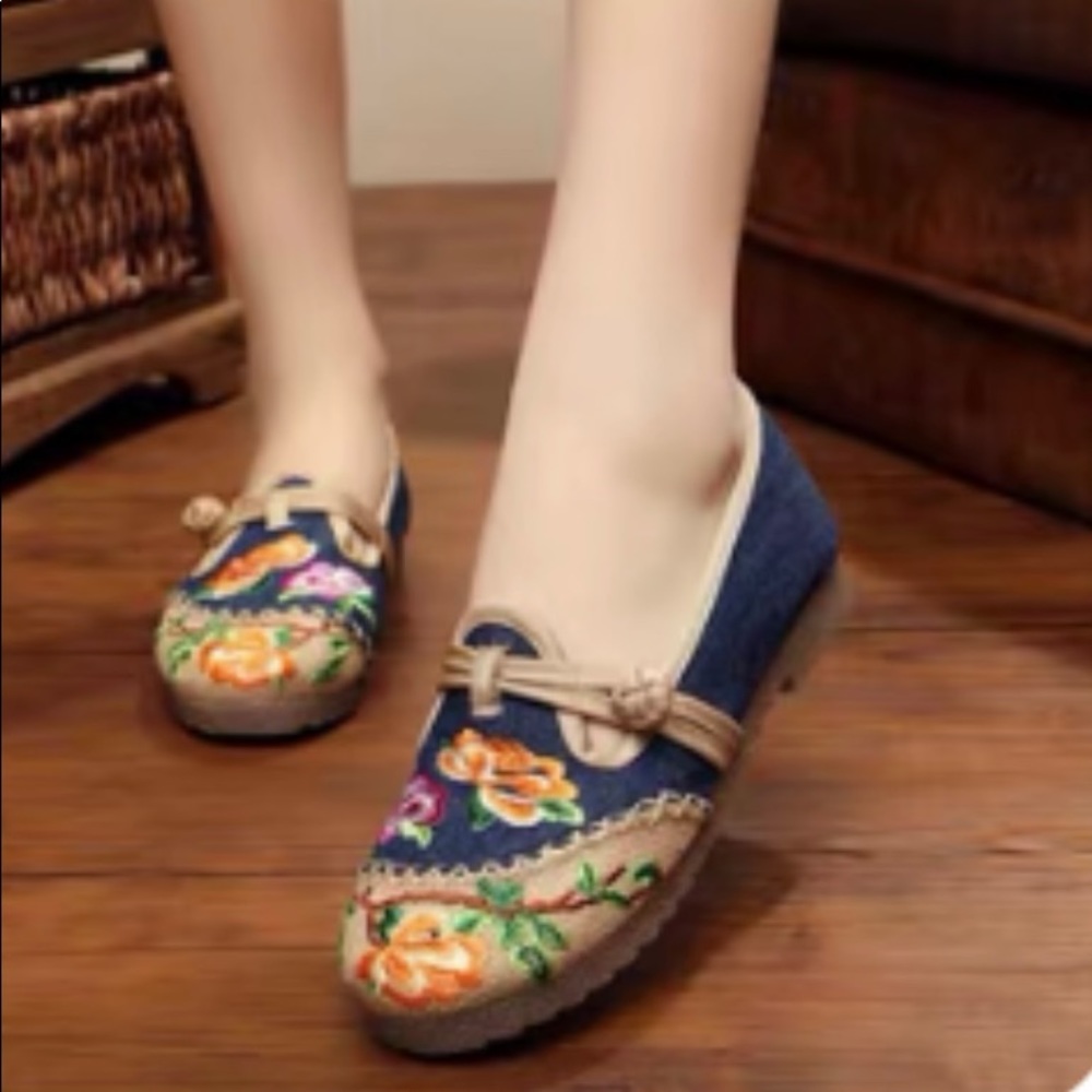 Traditional Chinese Embroidered Shoes